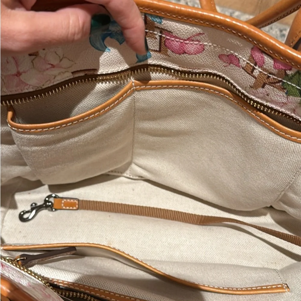 DOONEY & BOURKE Hydrangeas Monogram Tote Bag - Picture 7 of 10